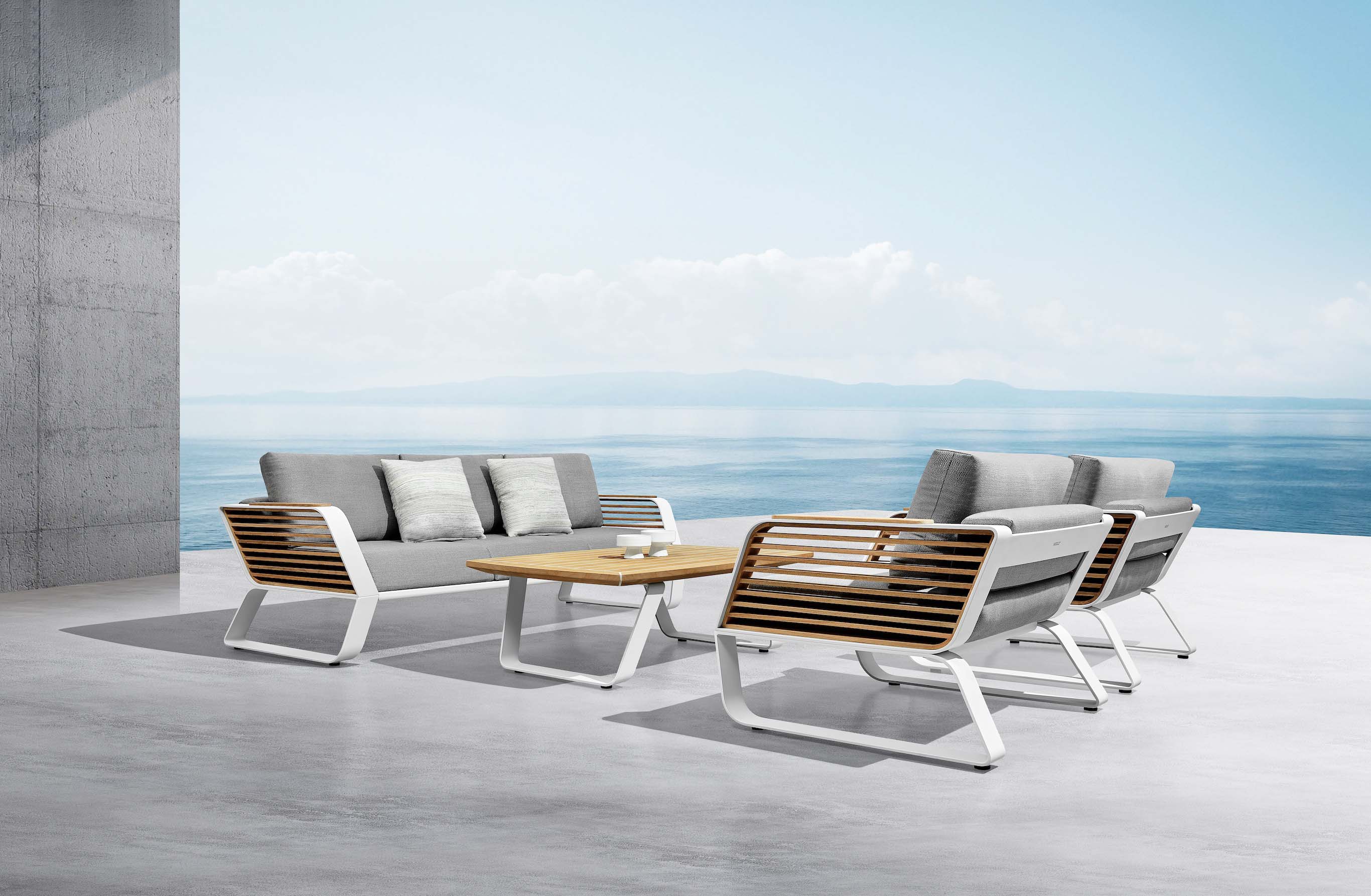 Salon de jardin luxueux en aluminium blanc et teck FSC, canapé 3 places et fauteuils aux lignes architecturales signées.