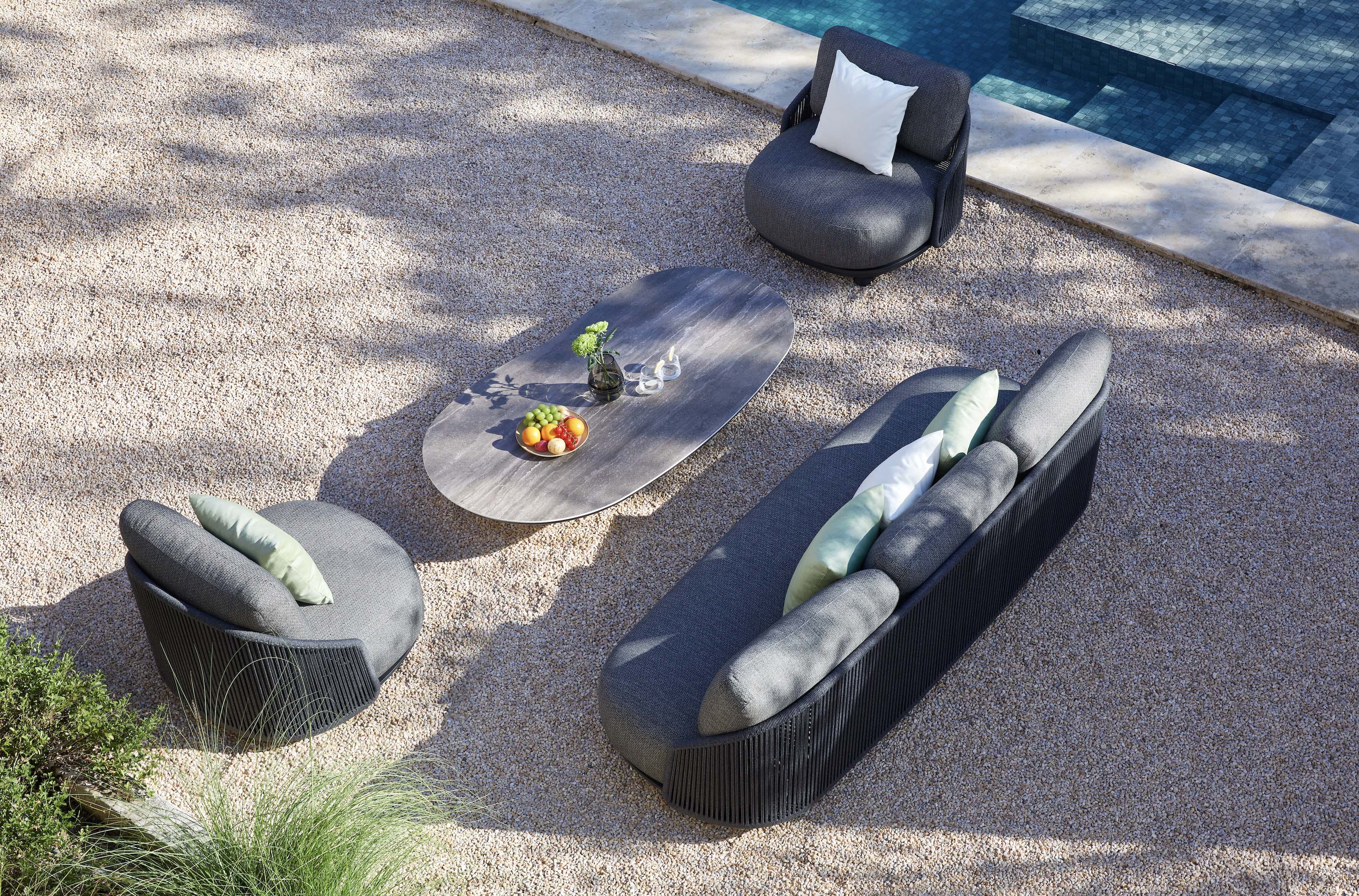 Salon de jardin noir en aluminium design avec corde luxueuse, fauteuils et canapé en tissu 100% Oléfine Sunproof, table.