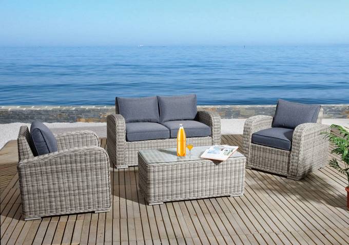 Salon de jardin cosy en résine tressée ronde beige galet, coussins gris anthracite en tissu déperlant et déhoussable. 