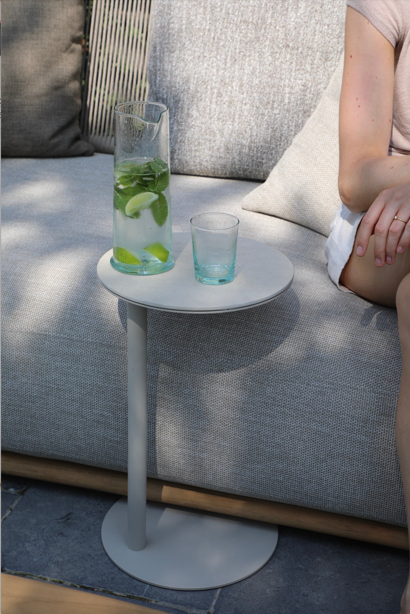 Table d'appoint en aluminium et céramique - BULTER BEIGE