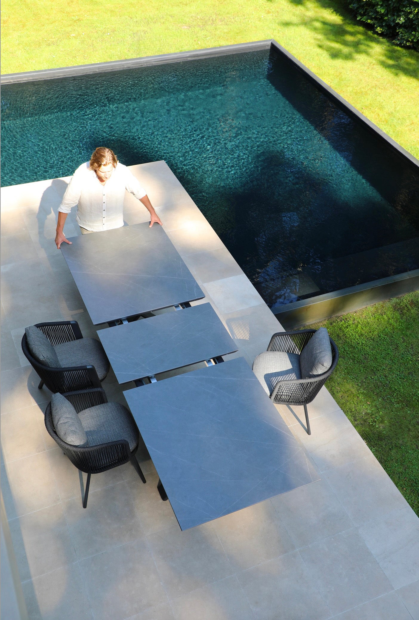 Table extensible en aluminium avec plateau en céramique - LIVIO