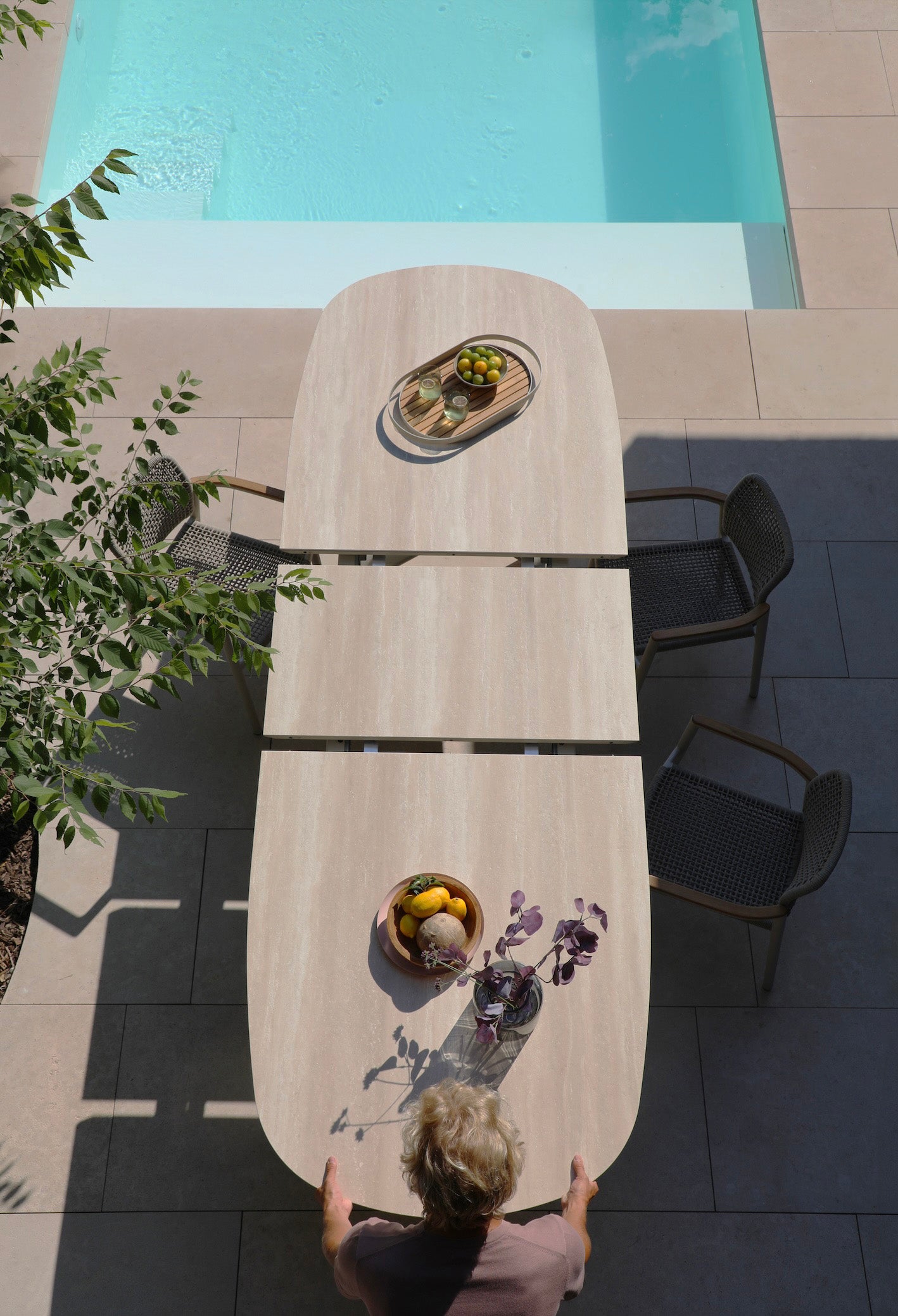 Table ovale extensible en aluminium avec plateau céramique - LIVIO BEIGE