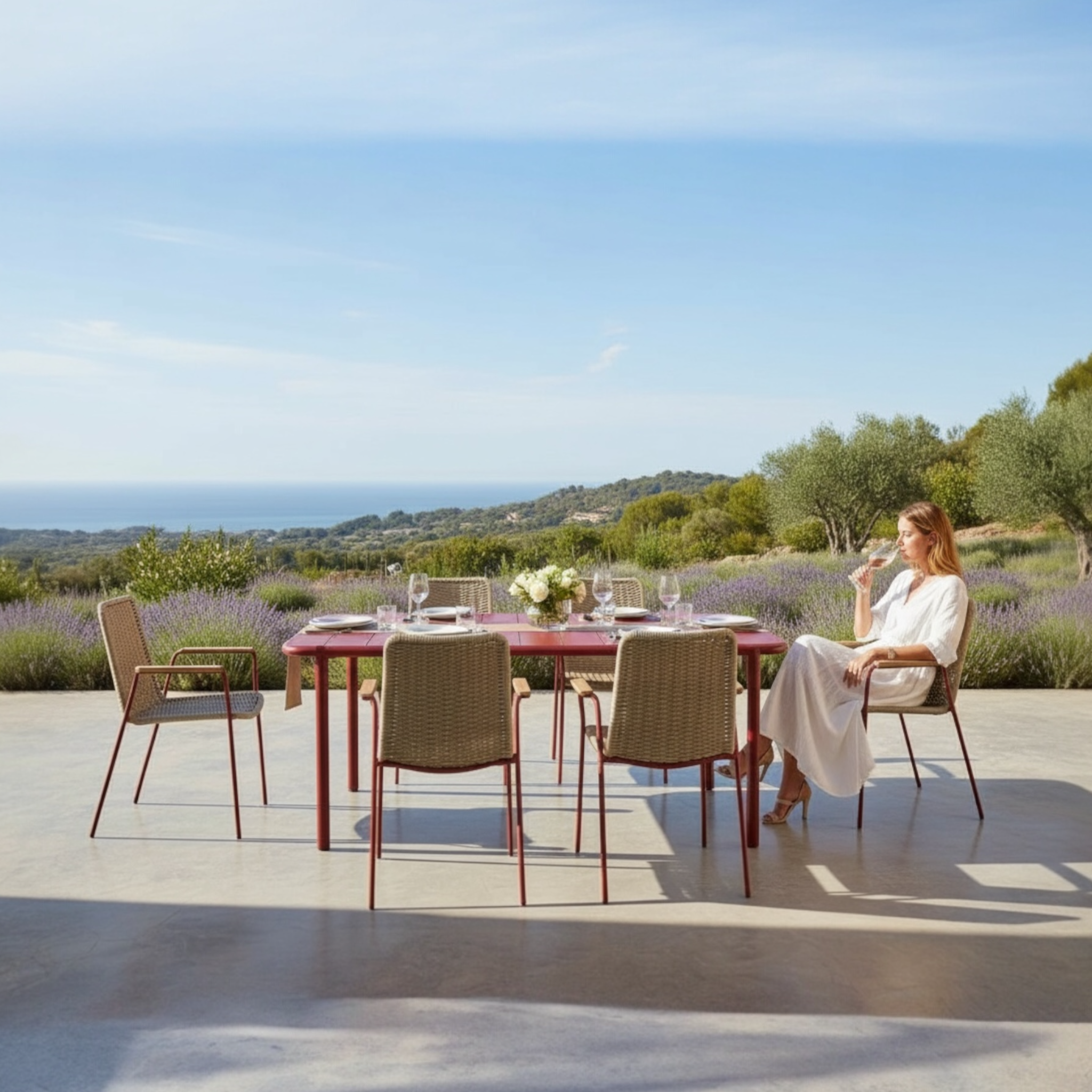Table d'extérieur design rouge Sarran