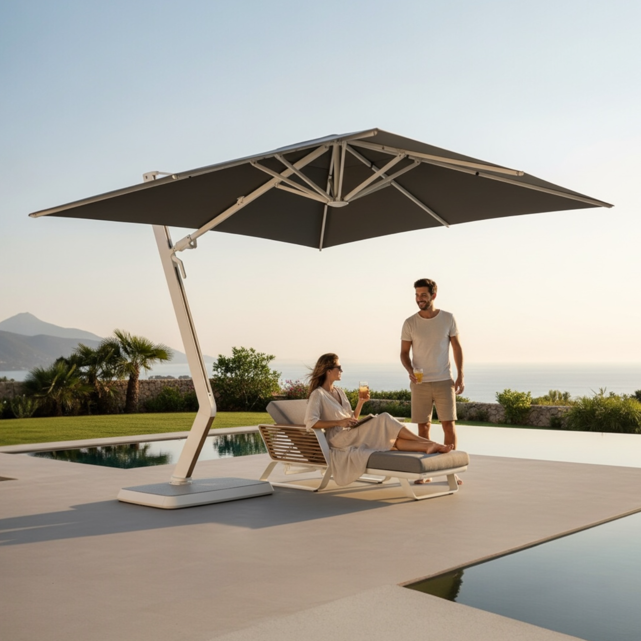 Parasol luxe déporté AILY Pininfarina en aluminium aviation blanc avec toile Sunbrella gris 240g/m2, hauteur 2m80 et 5 inclinaisons réglables