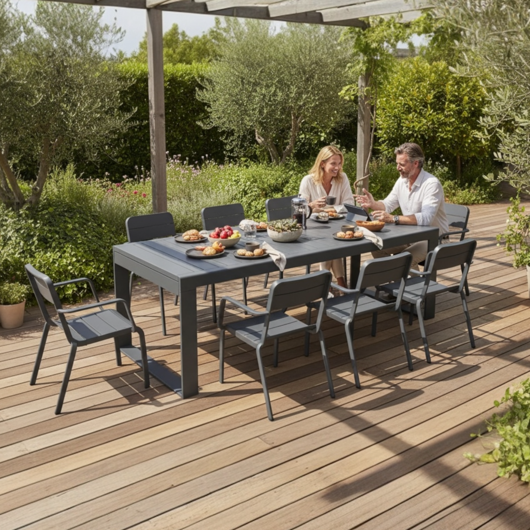 Table de repas extérieur JENNA avec rallonge intégrée télescopique, aluminium thermolaqué noir anticorrosion et entretien facile