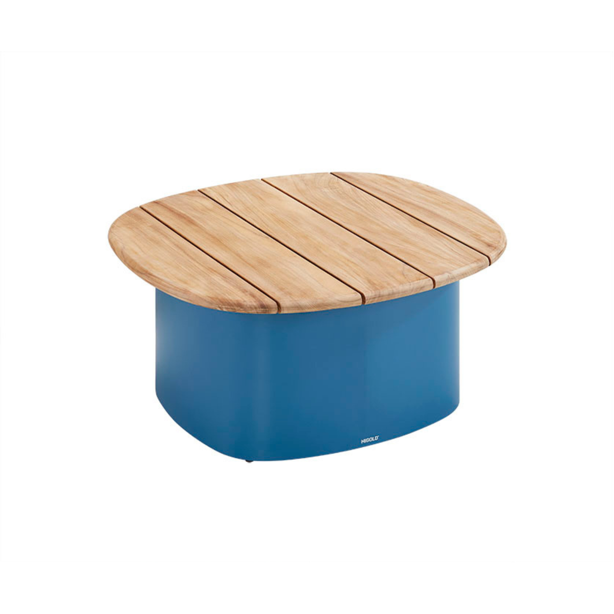 Table basse de jardin LASKA de 80 cm, dont le plateau en lattes de teck aux contours arrondis contraste avec un large socle en aluminium bleu provençal.